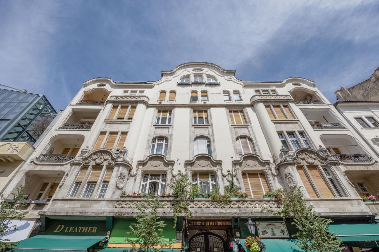 Skyline Serenity Retreat @Vaci Most Famous Street Apartment Budapest Exterior photo